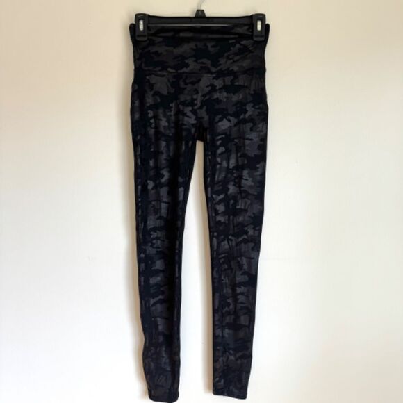 Spanx Faux Leather Camo Leggings - Black | Size M - Picture 3 of 9
